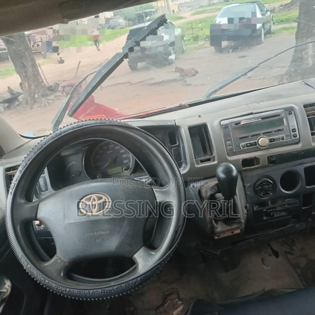 Toyota HiAce 2010 White