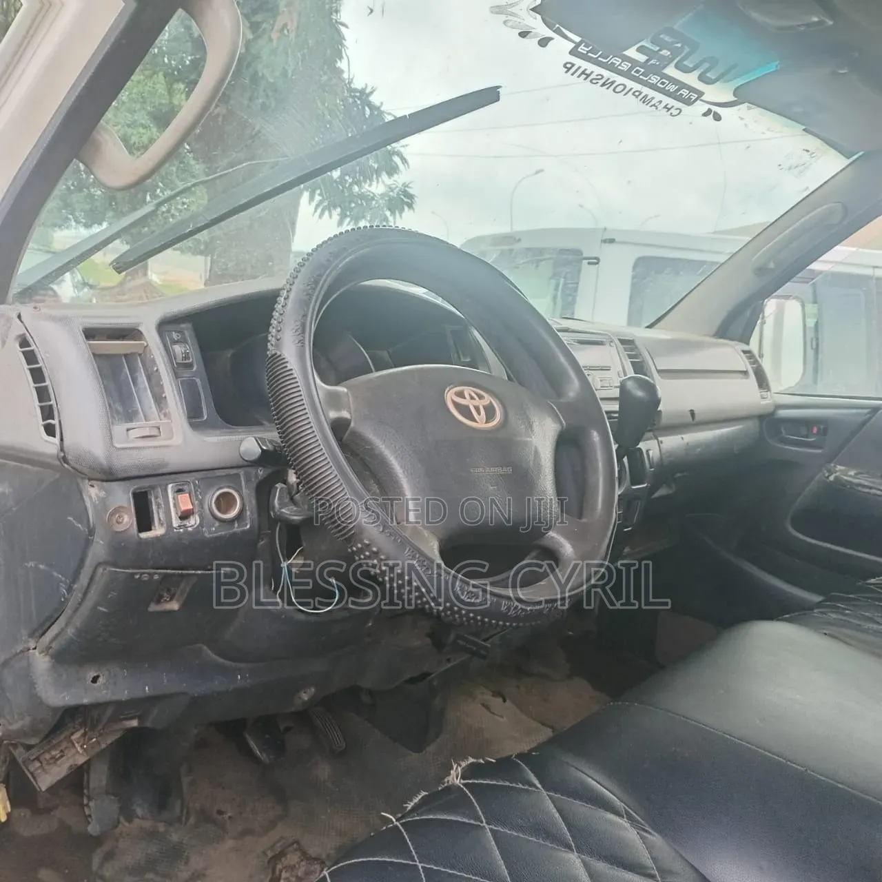 Toyota HiAce 2010 White