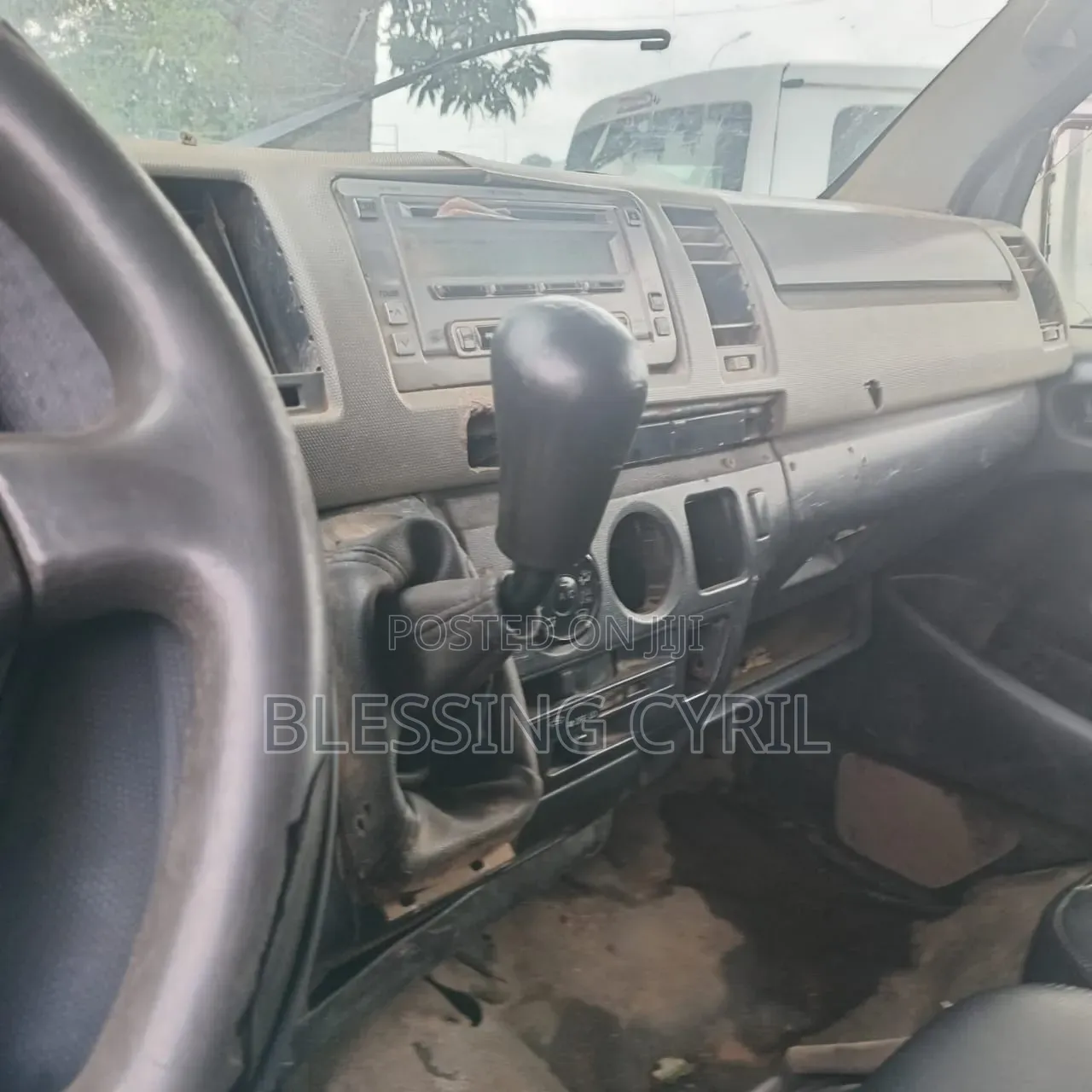 Toyota HiAce 2010 White