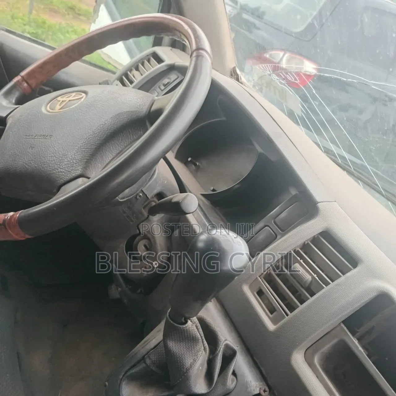 Toyota HiAce 2010 White