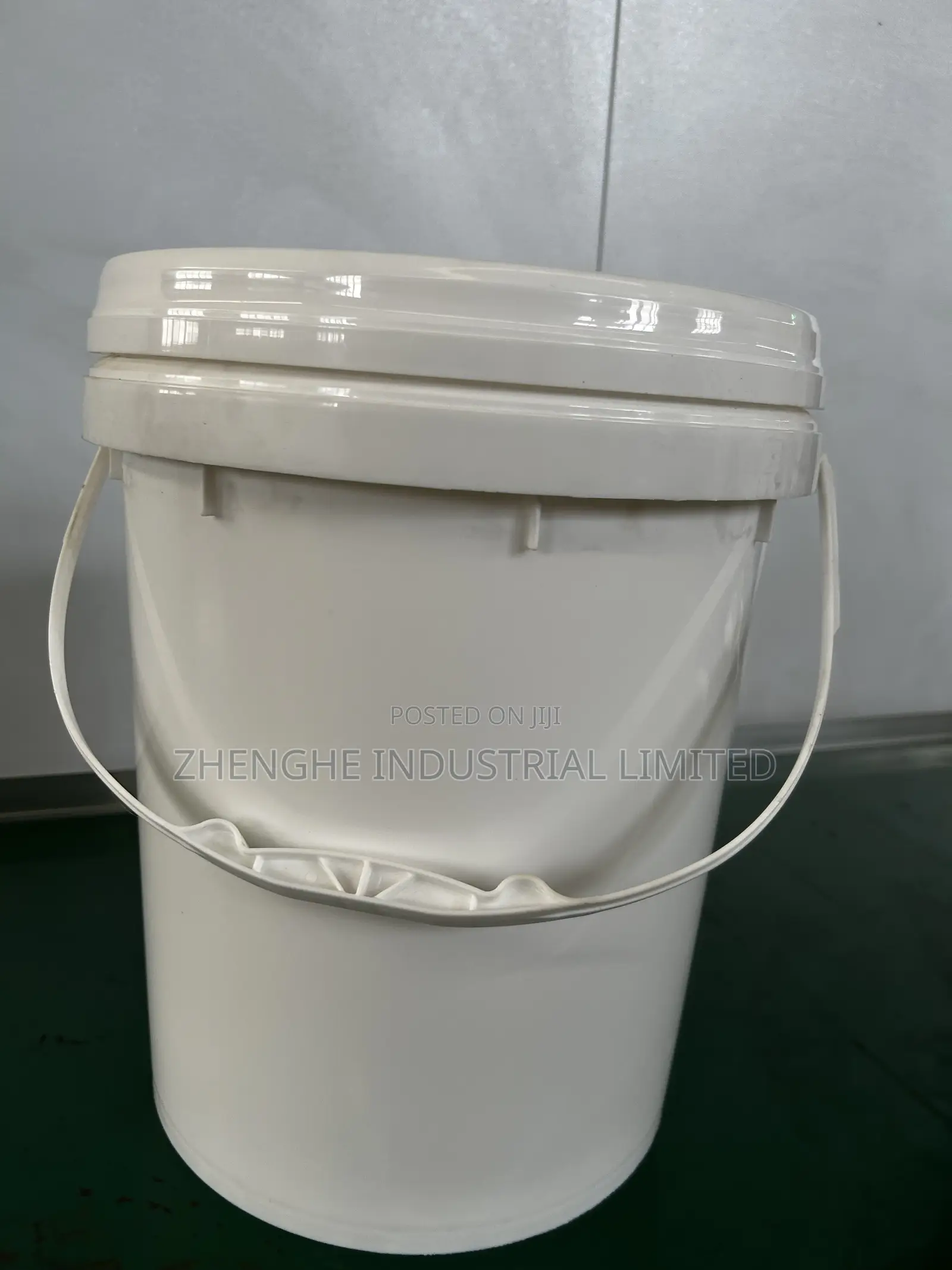 Paint Bucket and Cover