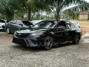 Toyota Camry SE FWD (2.5L 4cyl 8AM) 2018 Black