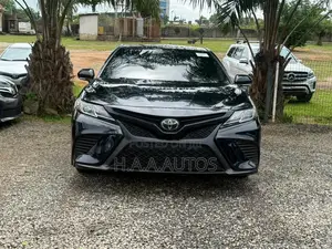 Toyota Camry SE FWD (2.5L 4cyl 8AM) 2018 Black