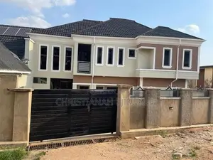8bdrm House in Eleyele for sale