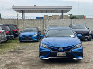 Toyota Camry 2018 Blue