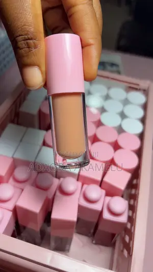 Girlie Paradise Lip Gloss(Nude)