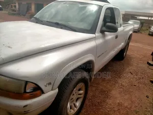Dodge Dakota 2004 White