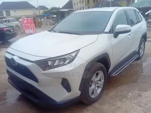 Toyota RAV4 2025 White