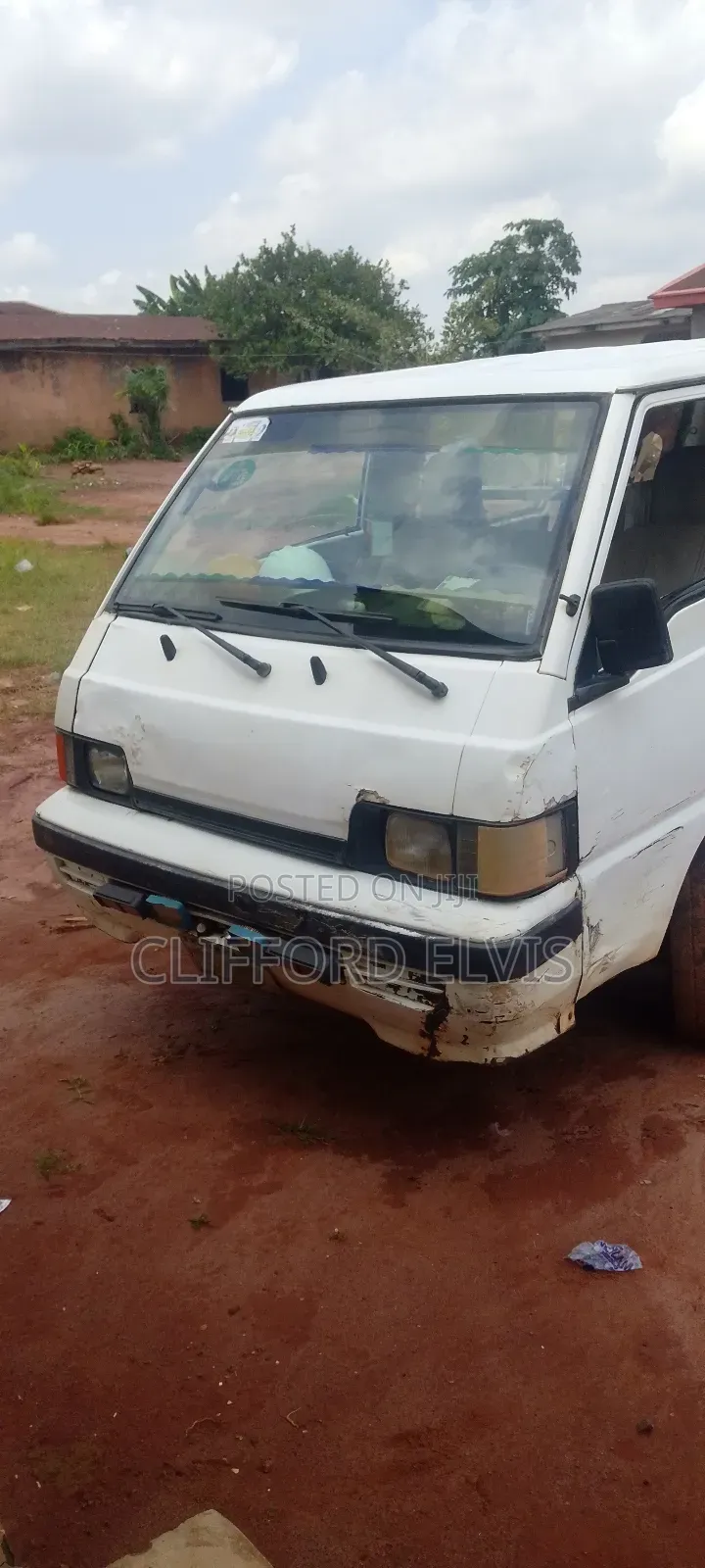 Mitsubishi L300 2000 White