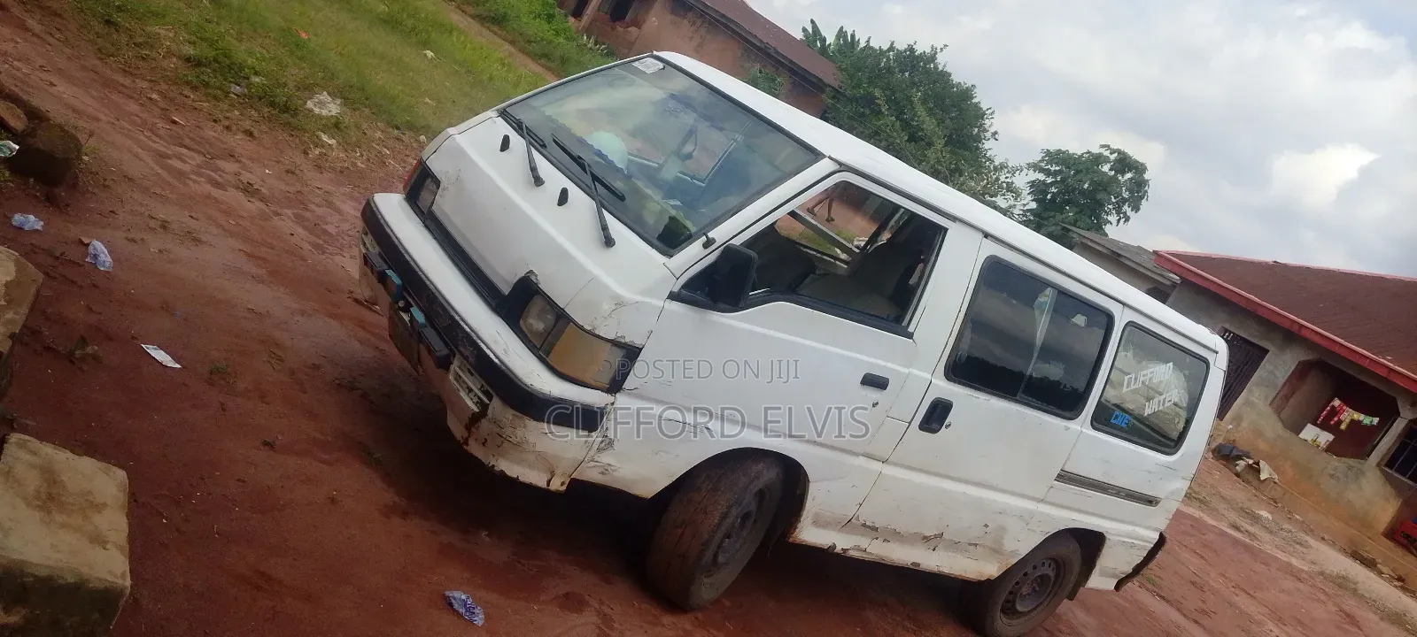 Mitsubishi L300 2000 White