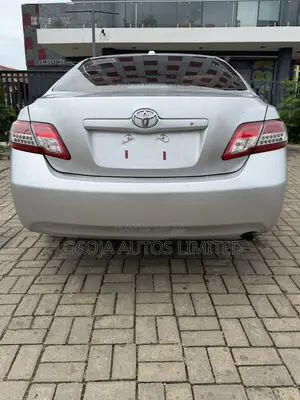 Toyota Camry LE 4dr Sedan (2.5L 4cyl 6AM) 2010 Silver