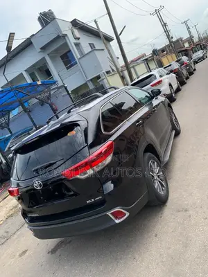 Toyota Highlander XLE 4x4 V6 (3.5L 6cyl 8A) 2017 Black