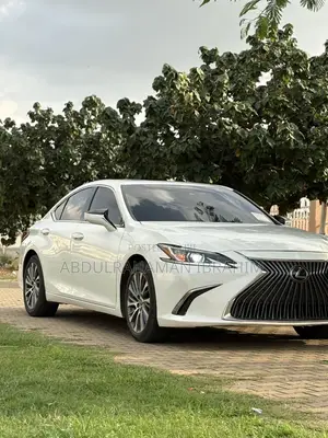 Lexus ES 2021 White