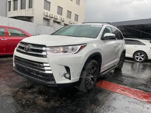 Toyota Highlander XLE 4x2 V6 (3.5L 6cyl 8A) 2018 White