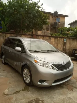 Toyota Sienna XLE 7-Passenger 4dr Minivan AWD (3.5L 6cyl 6A) 2014 Blue