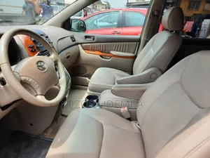 Toyota Sienna 2006 Gold
