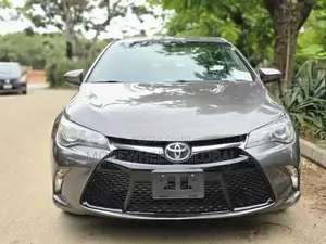 Toyota Camry SE 4dr Sedan (2.5L 4cyl 6A) 2015 Gray