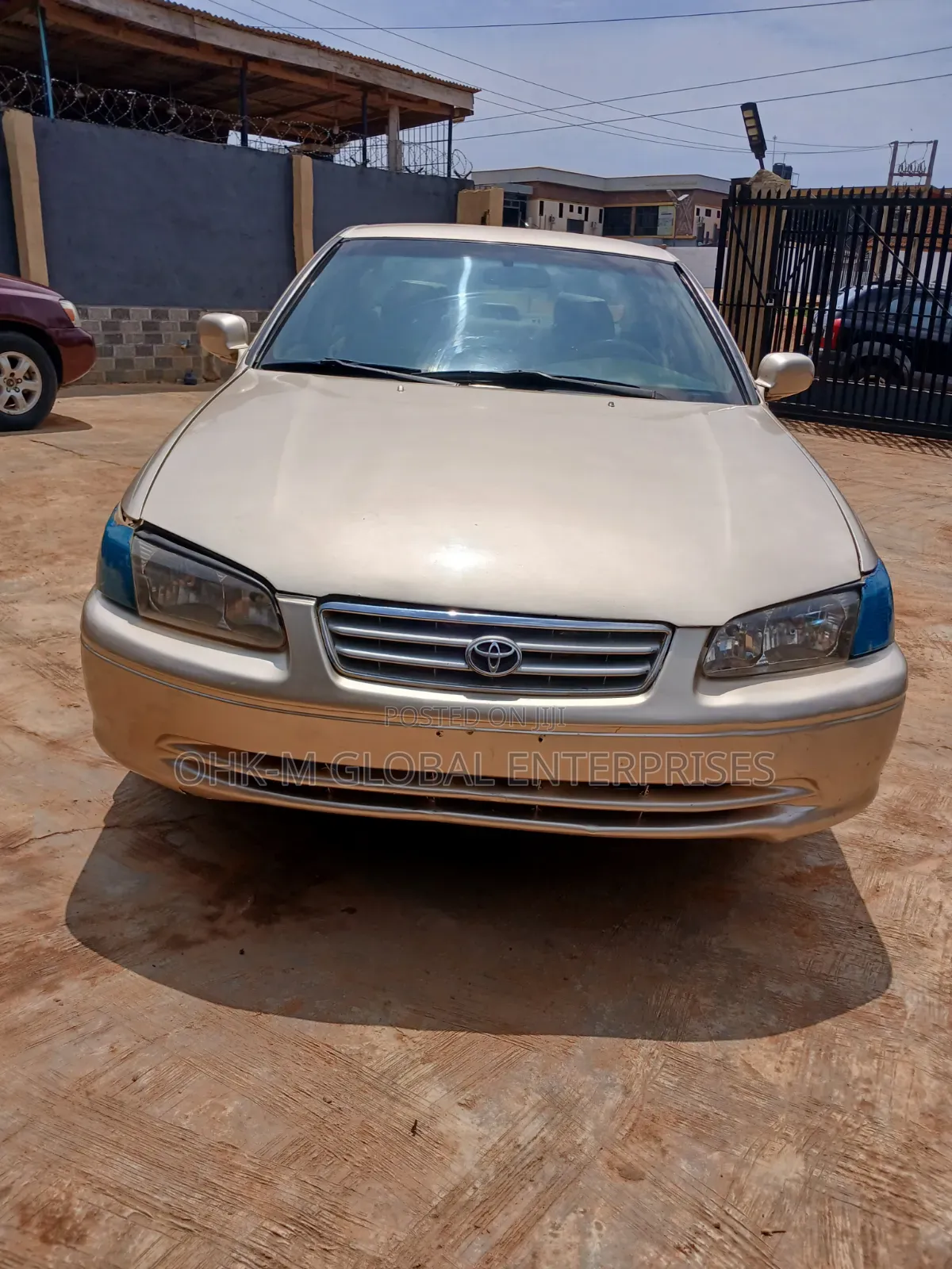 Toyota Camry 2000 Gold