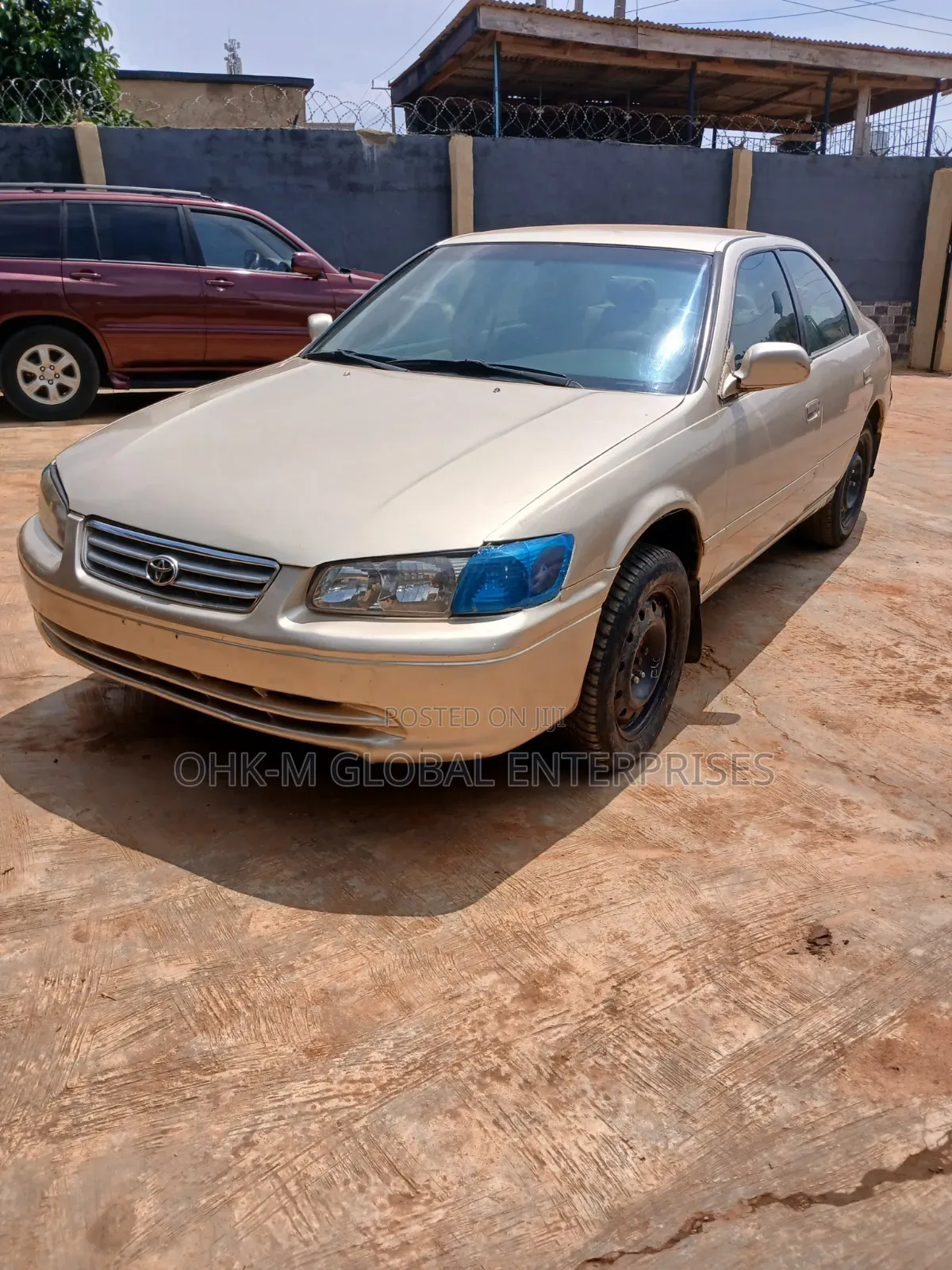 Toyota Camry 2000 Gold