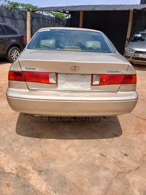 Toyota Camry 2000 Gold