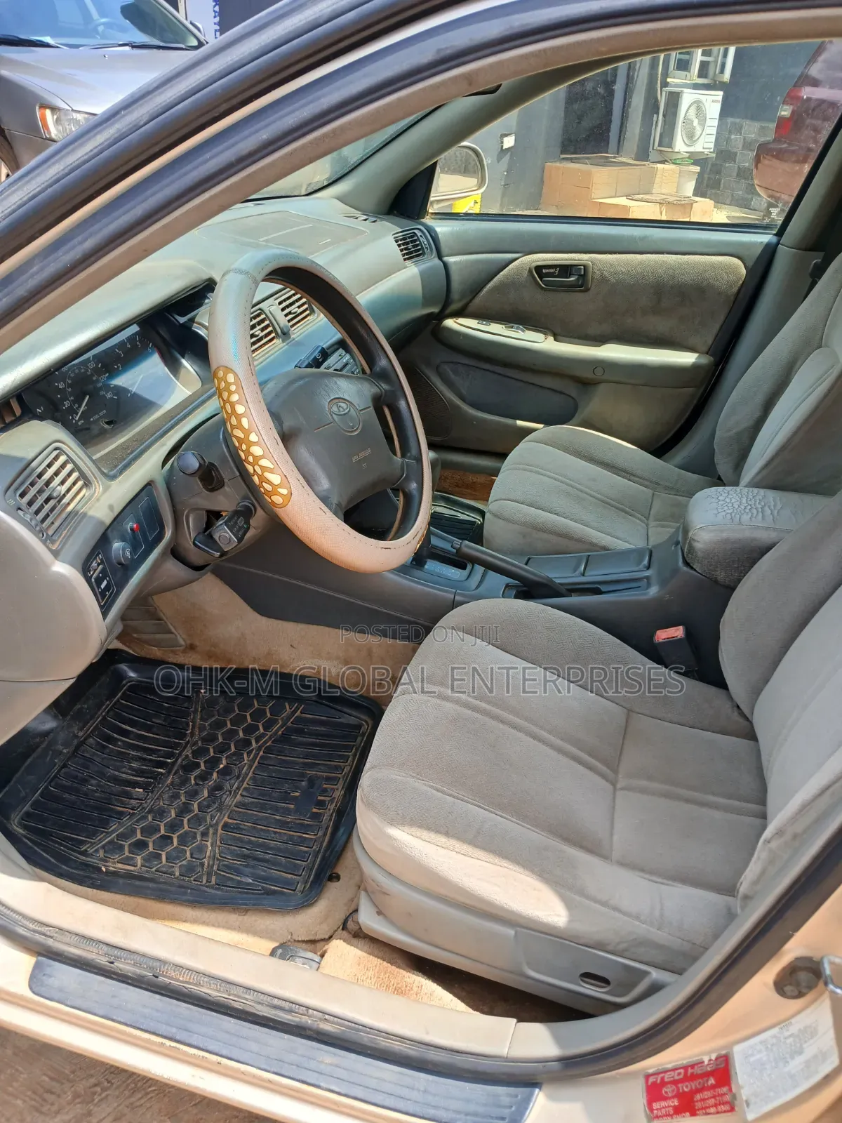 Toyota Camry 2000 Gold
