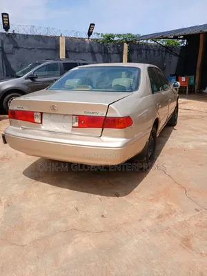 Toyota Camry 2000 Gold