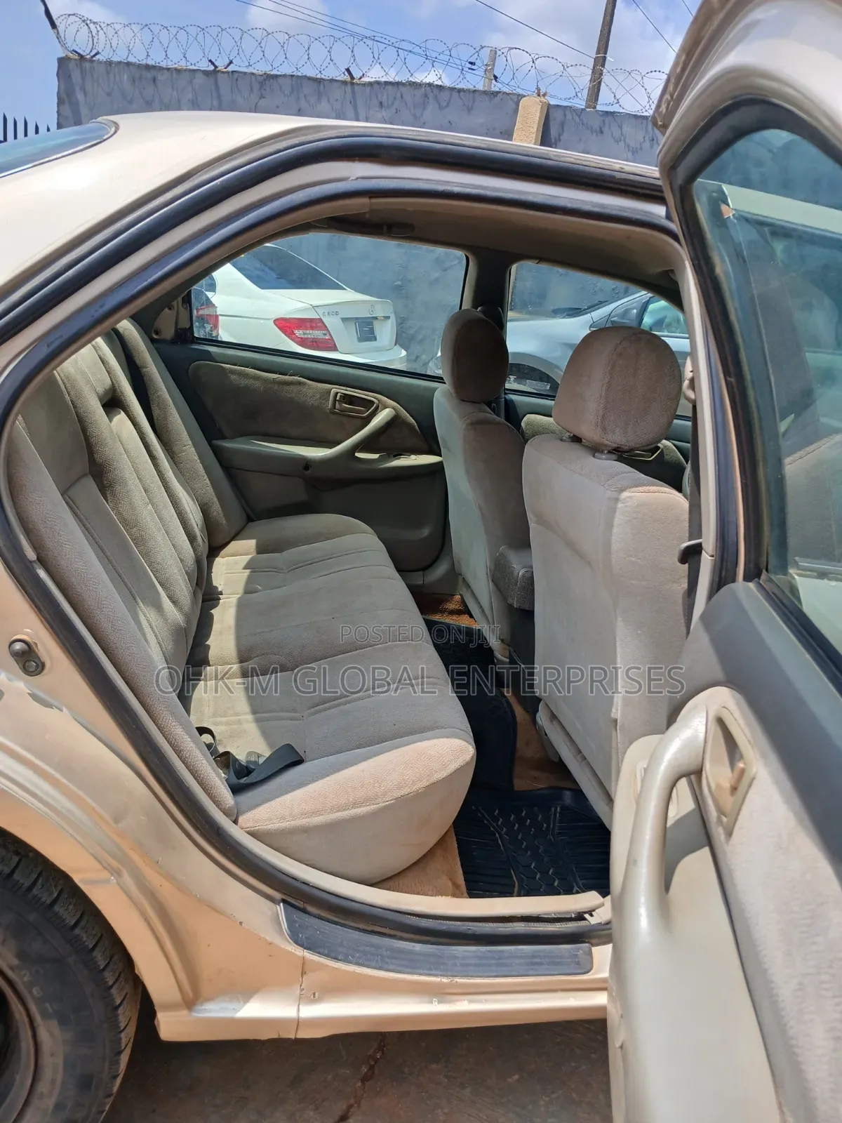 Toyota Camry 2000 Gold