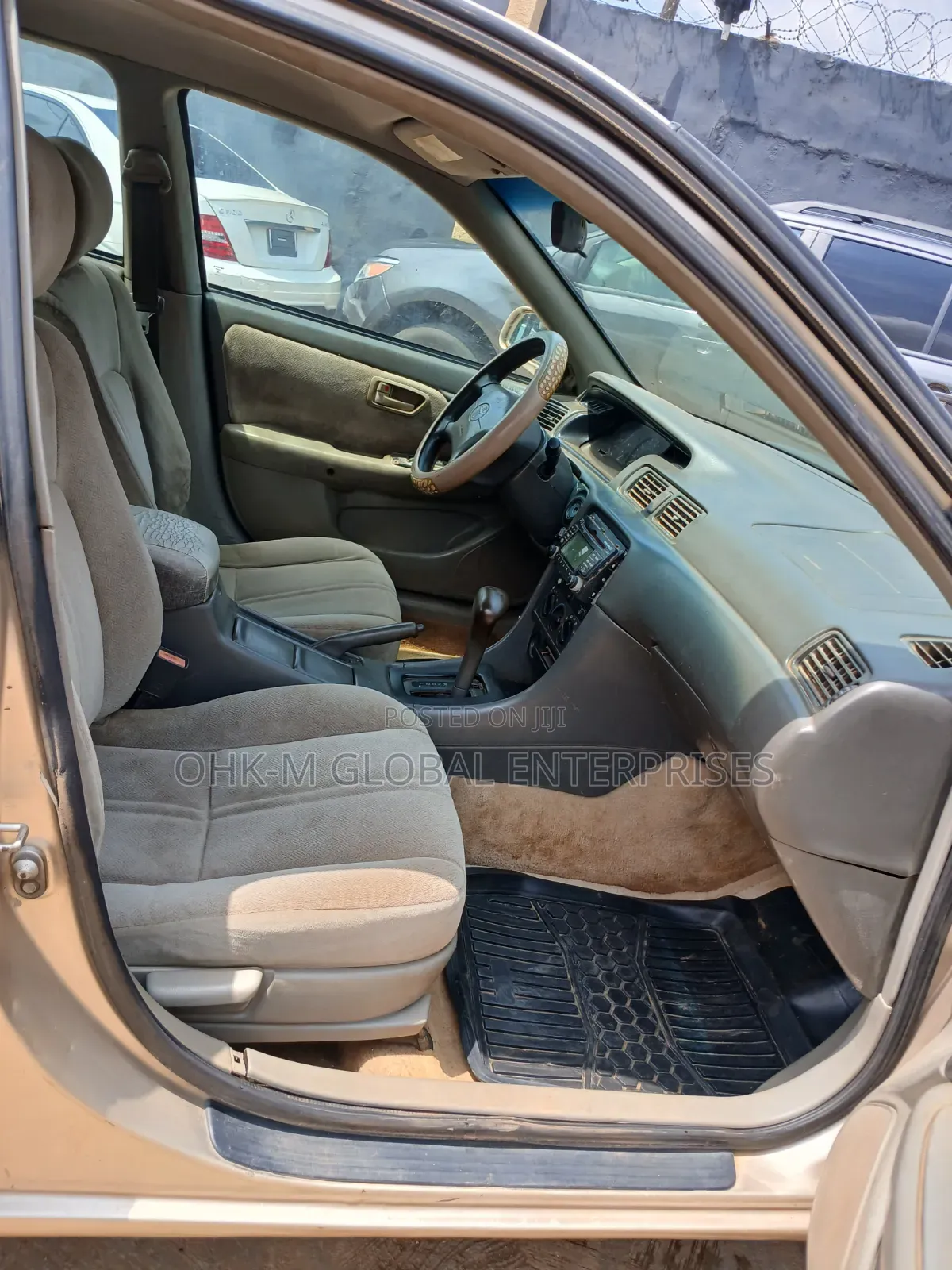 Toyota Camry 2000 Gold