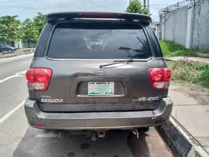 Toyota Sequoia 2005 Gray