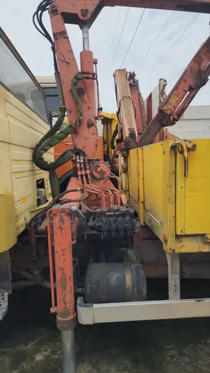 Clean Foreign Used Mercedes Benz 813 Truck With 3 Tons Hiab