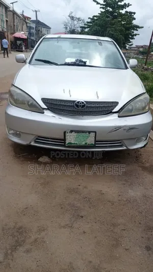 Toyota Camry 2004 Gold