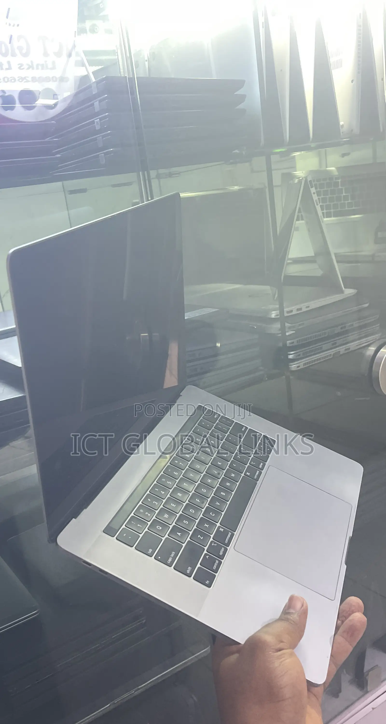 Laptop Apple MacBook Pro 2018 16GB Intel Core i7 SSD 512GB