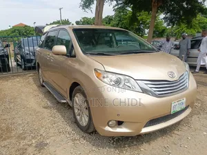 Toyota Sienna XLE 7 Passenger Mobility 2011 Gold