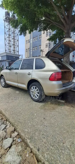 Porsche Cayenne 2006 Gold