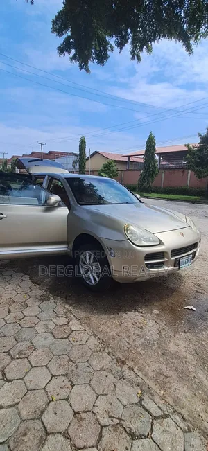 Porsche Cayenne 2006 Gold