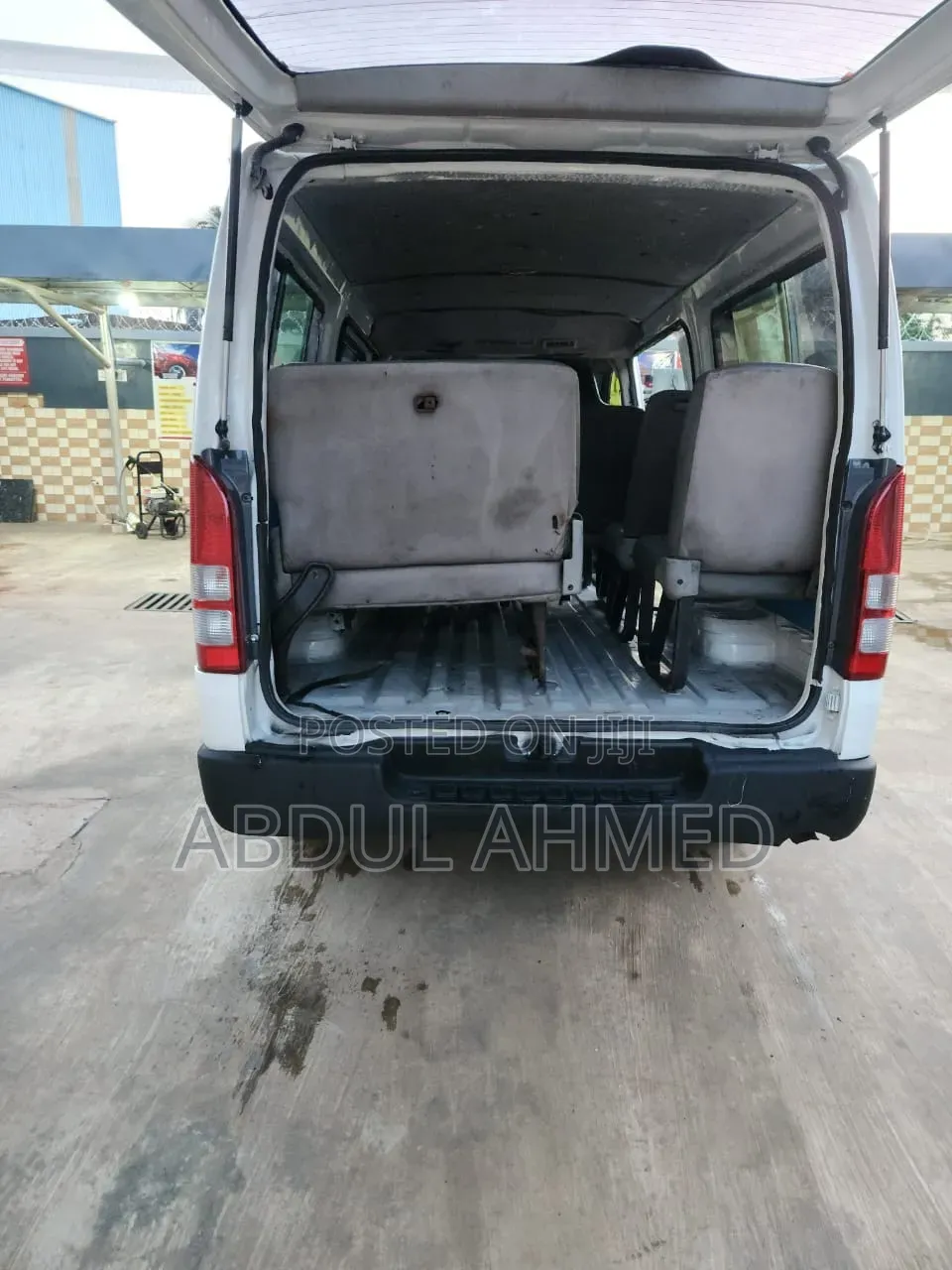 Toyota HiAce 2010 White