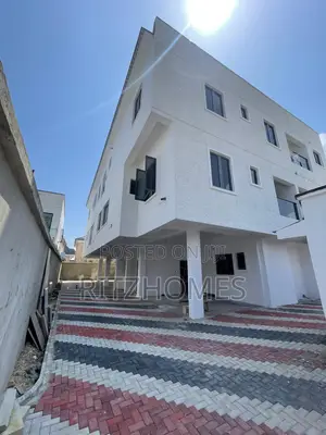 3bdrm Apartment in Off Lekki-Epe Expressway for sale