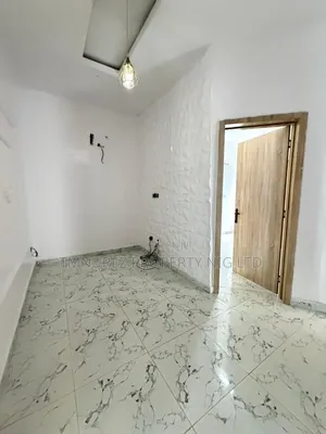 Mini Flat in Chevron for rent
