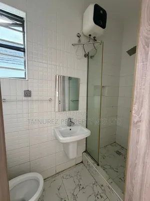Mini Flat in Chevron for rent