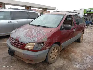 Toyota Sienna 2002 Red