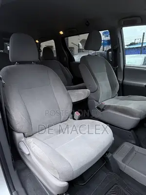 Toyota Sienna LE AWD 2019 Silver