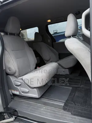 Toyota Sienna LE AWD 2019 Silver