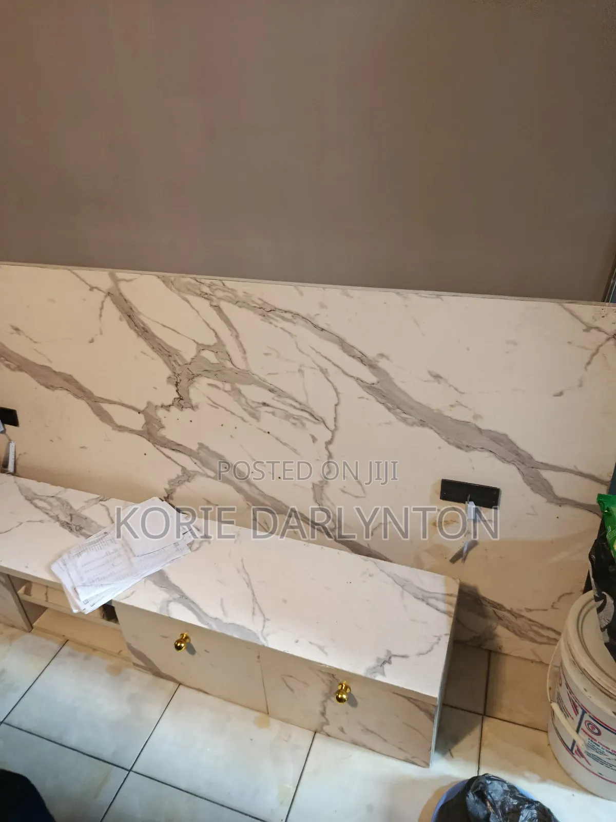 White Tv Console