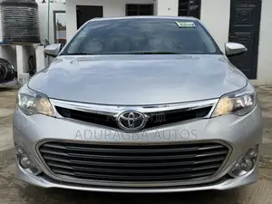 Toyota Avalon Limited Sedan FWD (3.5L 6cyl 6A) 2013 Silver