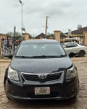Toyota Avensis 2012 Black