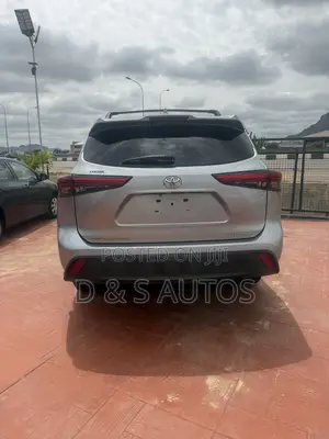 Toyota Highlander Limited 2022 Blue