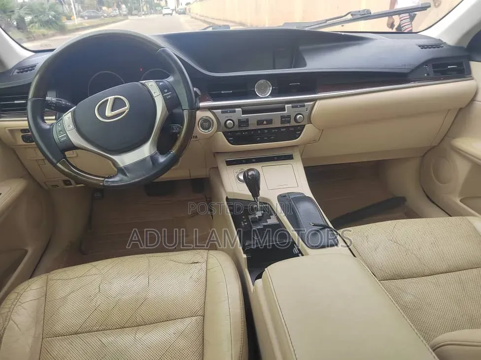 Lexus ES 2016 Red