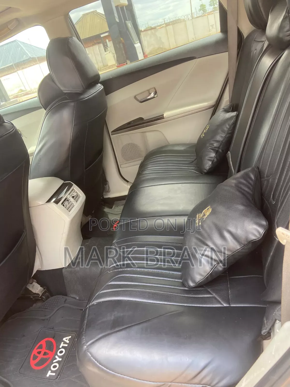 Toyota Venza 2010 Silver