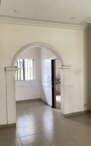 2bdrm Block of Flats in Off Jakpa, Warri for rent