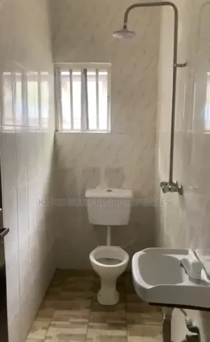 2bdrm Block of Flats in Off Jakpa, Warri for rent
